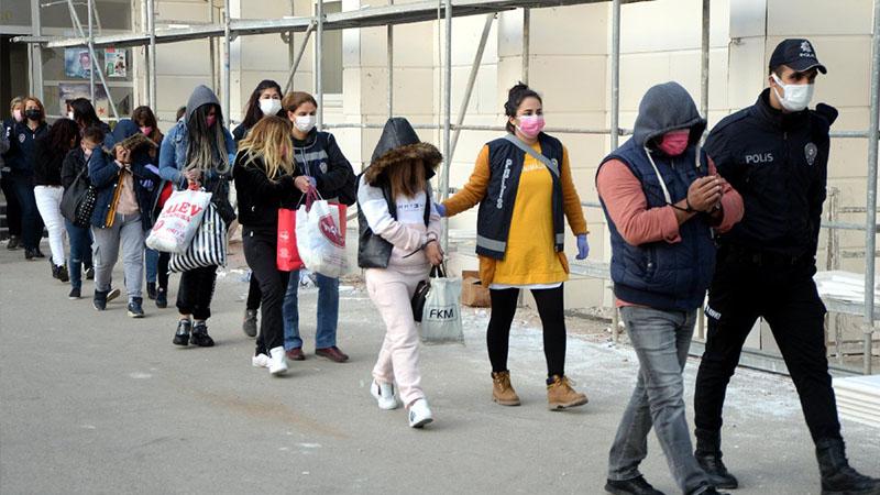 Mersin'de fuhuş operasyonu: 24 kişi gözaltına alındı