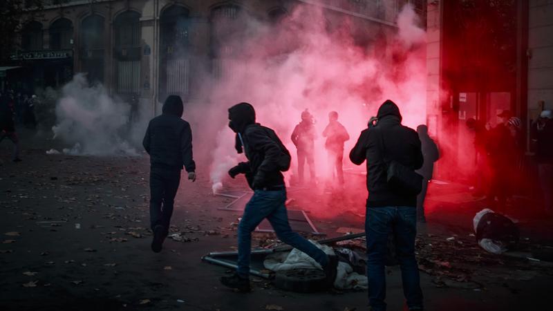 Paris'te 'polis güvenlik yasası' protestoları sürüyor