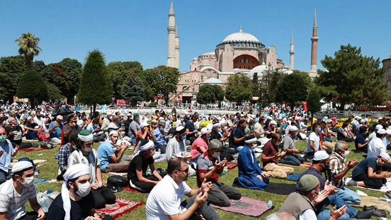 Karar yazarı Mehmet Ocaktan: Ayasofya'nın açılışında, mitinglerde binlerce insanı toplayarak Korona'ya davetiye çıkarttık