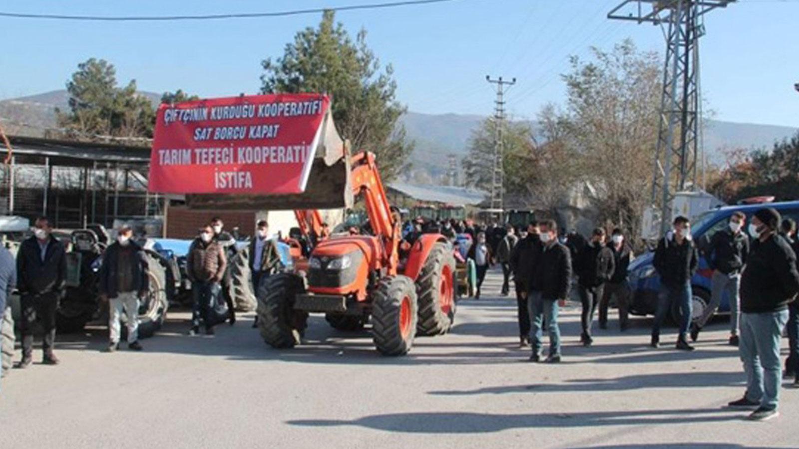 Sözcü yazarı Zeyrek: Büyük patronların milyonlarca lirayı bulan vergi borçları silinirken çiftçilerin traktör borçlarının kapsam dışı tutulması nasıl izah edilebilir?