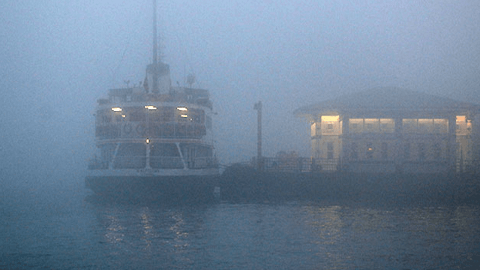 İstanbul Boğazı'nda gemi geçişleri çift yönlü askıya alındı