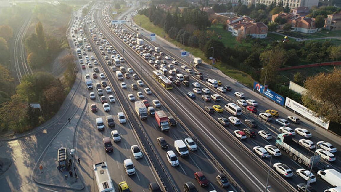 Hafta sonu uygulanacak sokağa çıkma kısıtlaması öncesinde İstanbul'da trafik yoğunluğu 