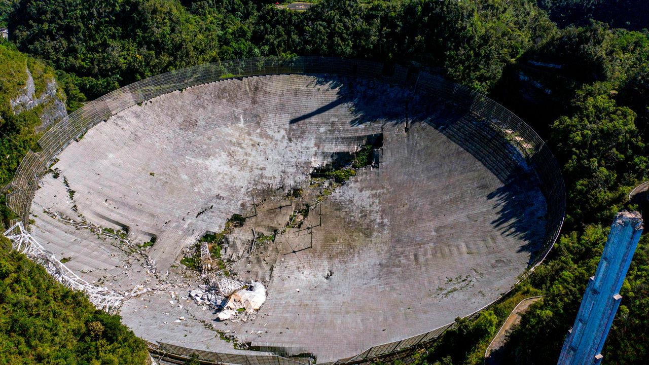 Dünyanın en büyük teleskoplarından Arecibo çöktü