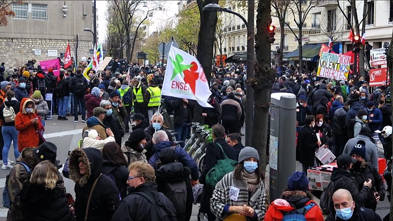 Paris'te 'güvenlik yasası' protestolarına polis müdahalesi