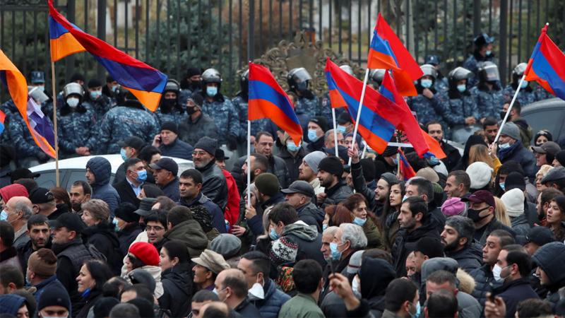 Ermenistan'da Paşinyan'ın istifasına yönelik protestolar sürüyor; 42 gösterici gözaltına alındı