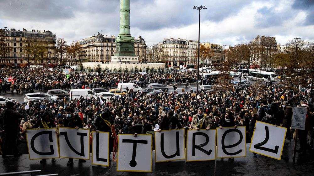 Fransız eğlence sektörü temsilcilerinden protesto: Hükümet bizleri evlerimizde ölüme terk etti