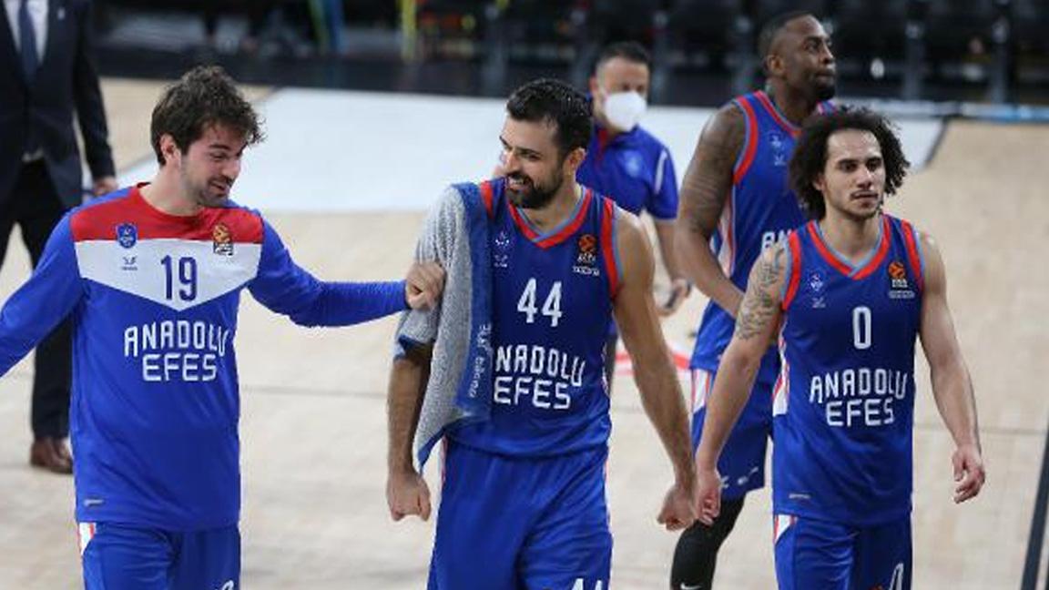 Anadolu Efes, Barcelona'yı 86-79 yendi 