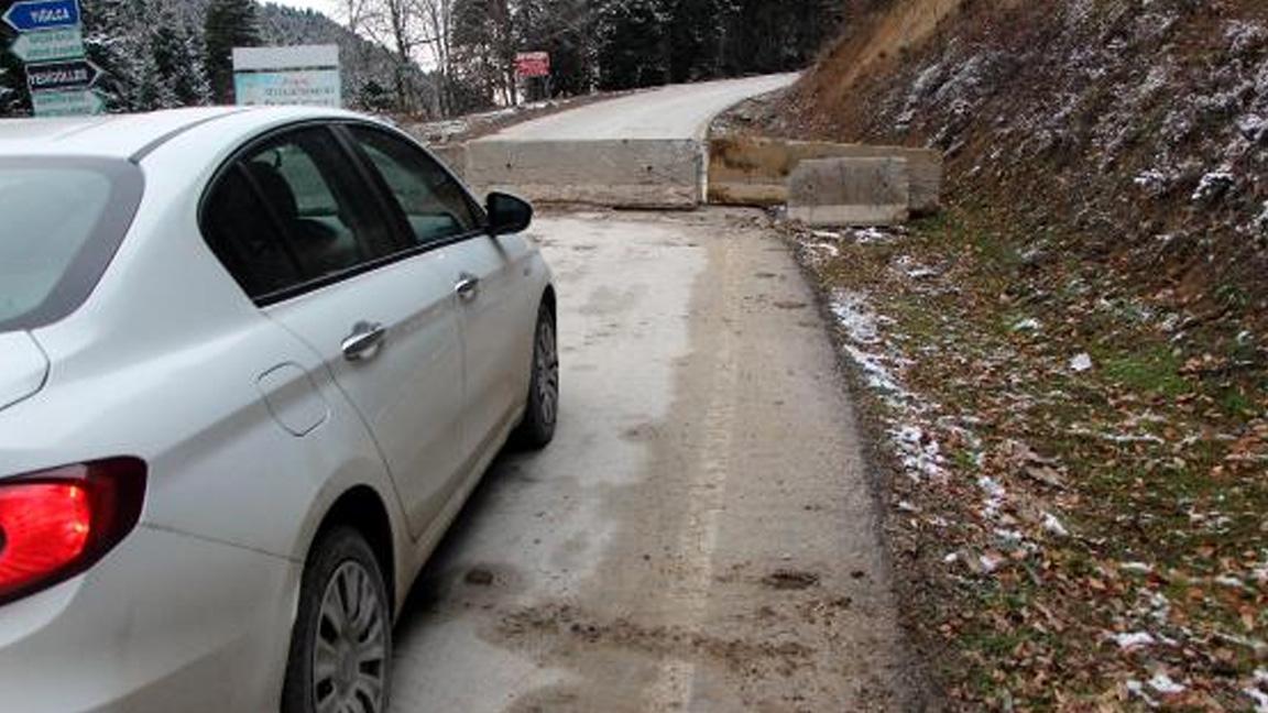 Yedigöller Milli Parkı yolu, kar ve buzlanma nedeniyle ulaşıma kapatıldı