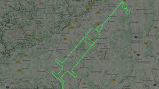 Alman pilot, aşılanma kampanyalarına dikkat çekmek için rotasıyla şırınga çizdi