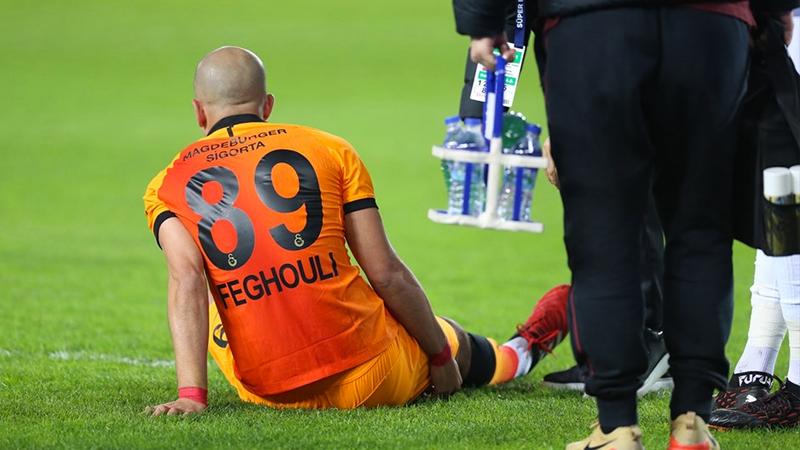 Galatasaray'da Feghouli en az 2 hafta yok