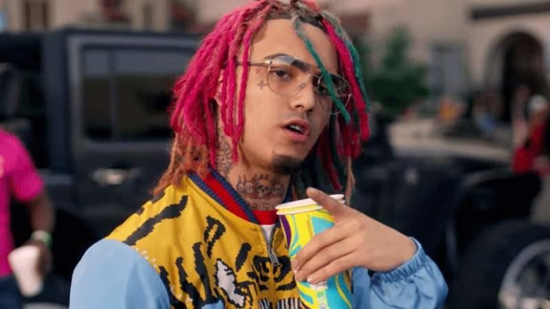 Uçuş sırasında maske takmayı reddeden rapçi Lil Pump'ın JetBlue uçağına binmesi yasaklandı