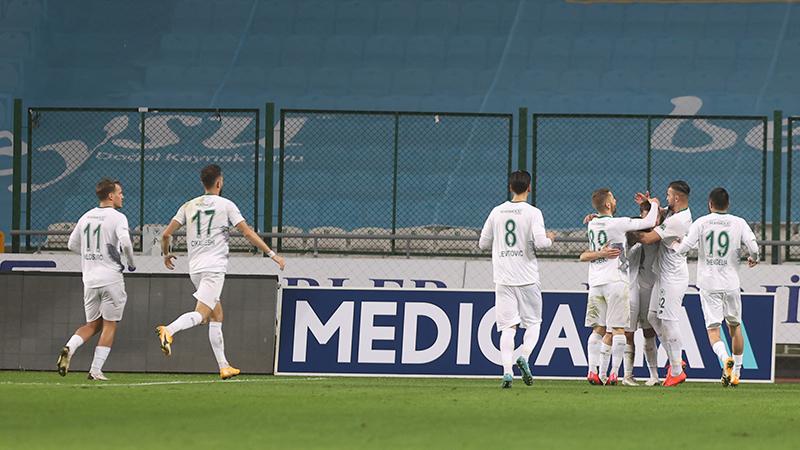 Gol düellosunun yaşandığı maçta Galatasaray, Konyaspor'a 4-3 mağlup oldu