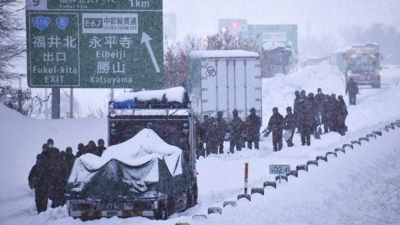 Japonya'da kar fırtınası; yüzlerce araç mahsur kaldı, hayatını kaybedenlerin sayısı 38'e çıktı