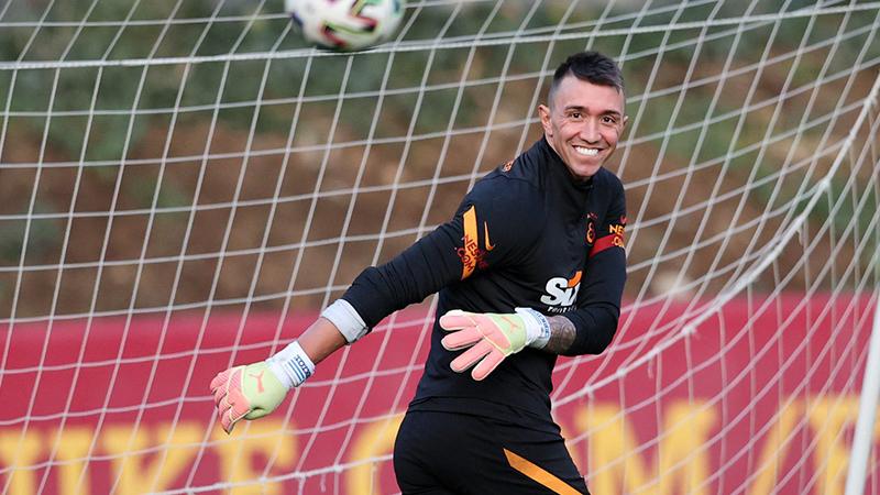 Muslera, formasına kavuştuğu ilk maçta tarihe geçti