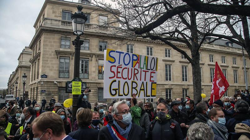 Paris'te yeni güvenlik yasasına karşı protesto