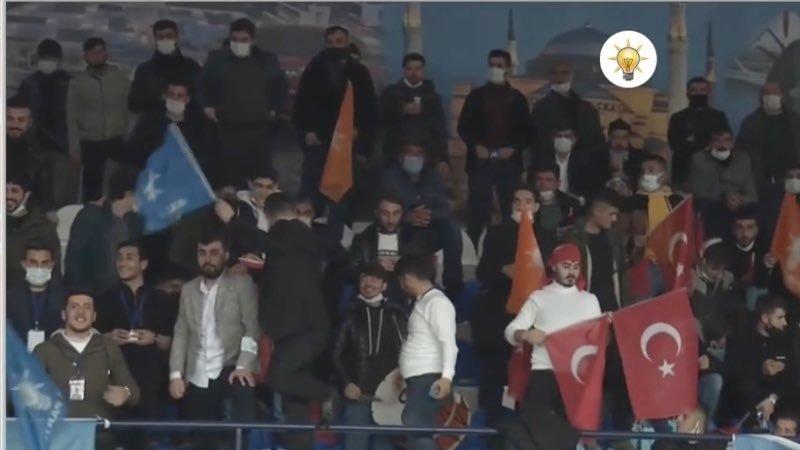 AKP kongrelerinde mesafe kuralı hiçe sayılıyor, maske takan yok!