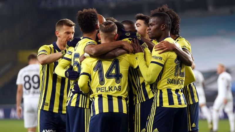 Fenerbahçe, Sivasspor'a konuk oluyor; işte muhtemel 11'ler ve maç önü notları