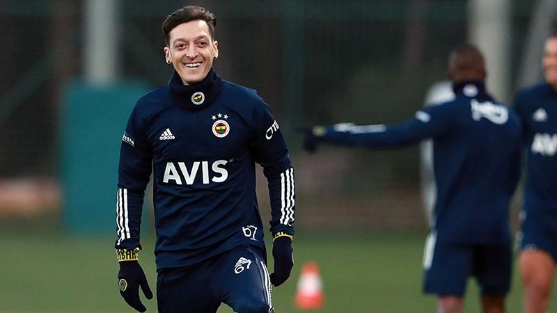 Mesut Özil bugün imzayı atıyor