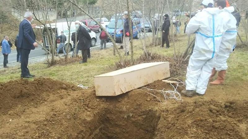 Koronavirüs'ten ölen bir kişinin cenazesi karıştı; yanlış naaş gönderilen aile karantinaya alındı