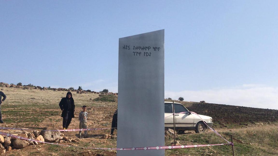 Göbeklitepe yakınlarında, üzerinde Göktürk alfabesiyle 'Ay'ı görmek istiyorsan gökyüzüne bak' yazan monolit bulundu 