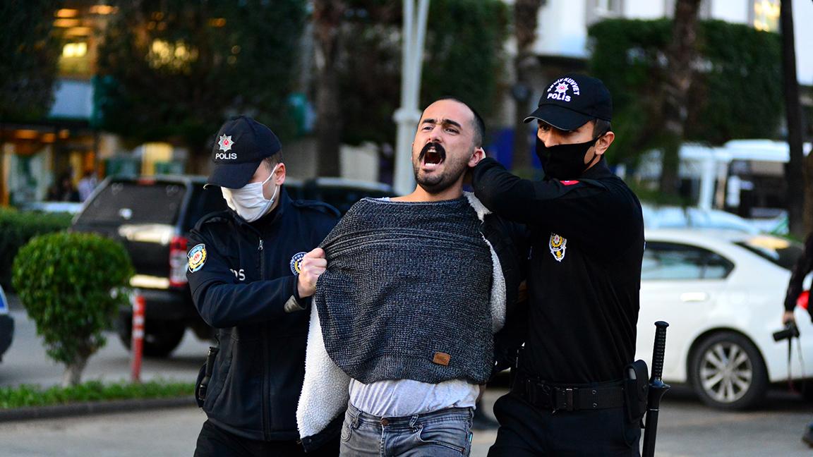 Adana'da Boğaziçi eylemine destek: 8 kişi gözaltına alındı 