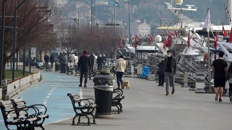 İstanbul’da sokağa çıkma yasağında sahillerdeki kalabalık dikkat çekti