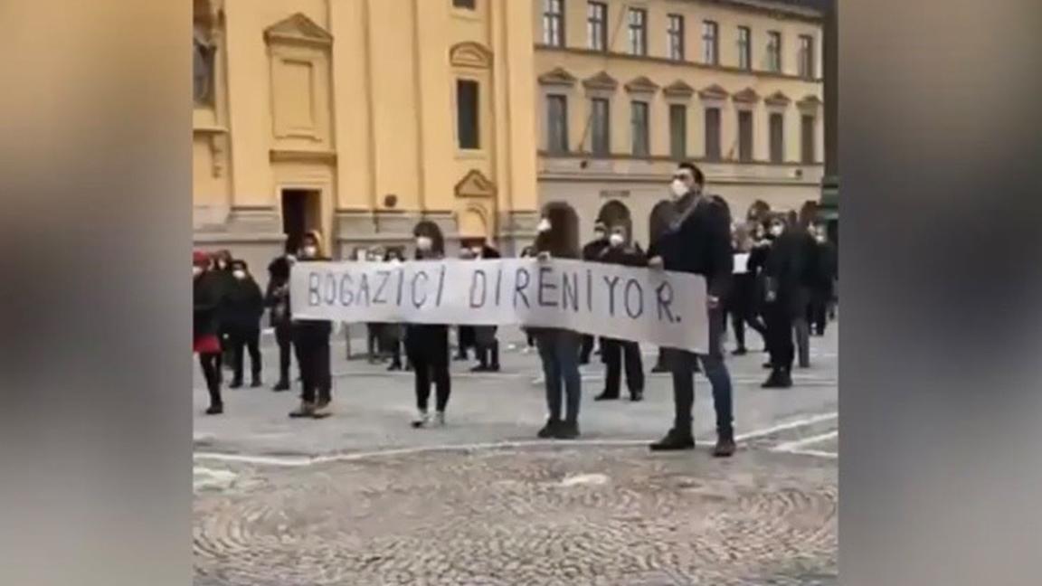 Münih'ten Boğaziçi eylemine destek: Aşağı bakmıyoruz 