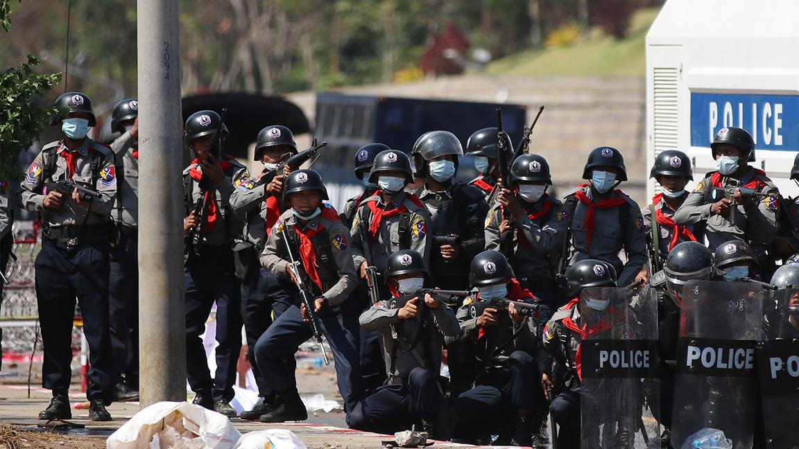 Myanmar’da darbe karşıtı protestoculara plastik mermili müdahale: 1'i ağır 4 yaralı 