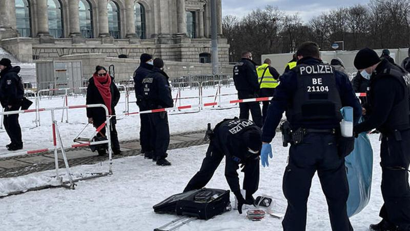 Berlin'de Koronavirüs tedbirleri protesto edildi