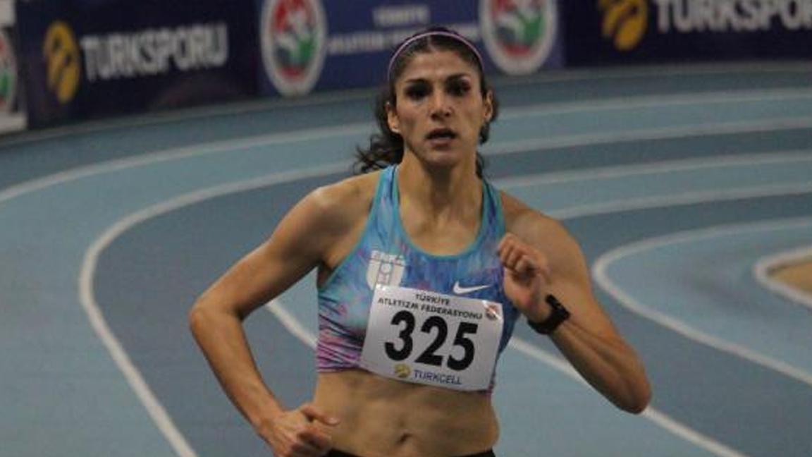 Milli atlet Elif Polat'tan 300 metre salon rekoru