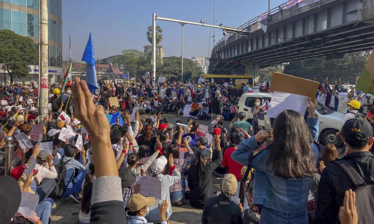 Myanmar'da darbe karşıtı protestolarda ilk ölüm: Başından vurulan 20 yaşındaki kadın hayatını kaybetti 