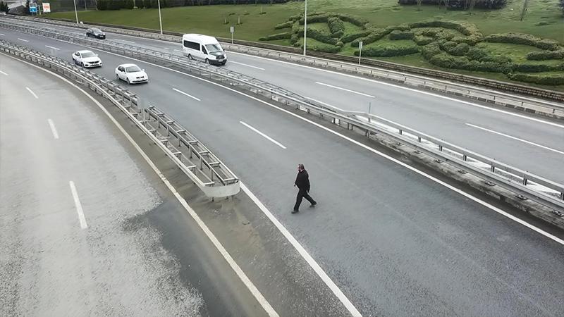 Mezarlığa ulaşmak için ölümle yüz yüze geliyorlar: Ya yanlarına gömüleceğiz ya da böyle gelip gideceğiz!