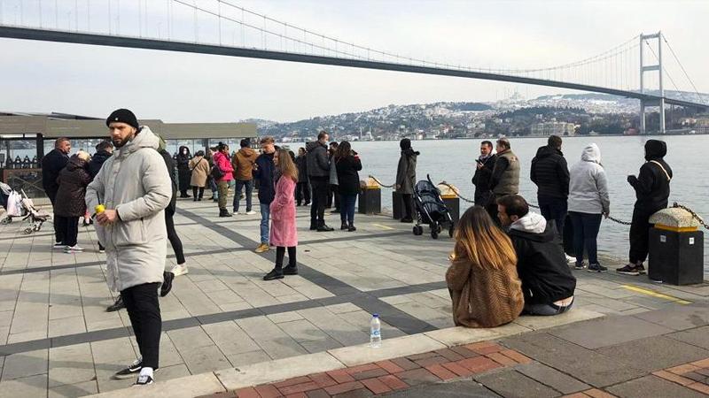 Sokağa çıkma kısıtlamasında Ortaköy'de dikkat çeken kalabalık