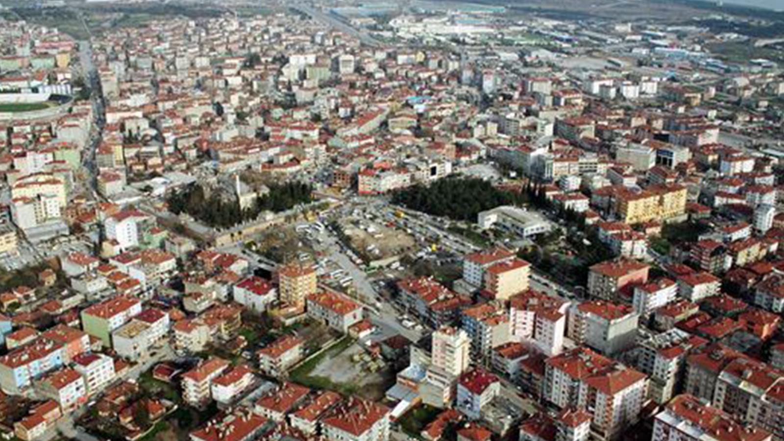 17 bin kişinin öldüğü Marmara depreminden bu yana Kocaeli'de 8 bin kişi hasarlı binalarda oturuyor 