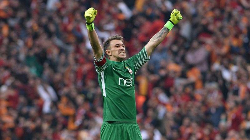 Galatasaray, Muslera ile yeni sözleşme için görüşmelere başladı