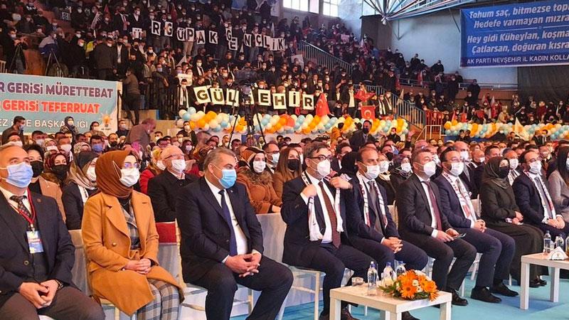 Sabah başyazarı Barlas: Aslında Bilim Kurulu veya Bakan Koca ne derse desin, AK Parti kongrelerindeki kalabalıklara bunların güçleri yetmiyor