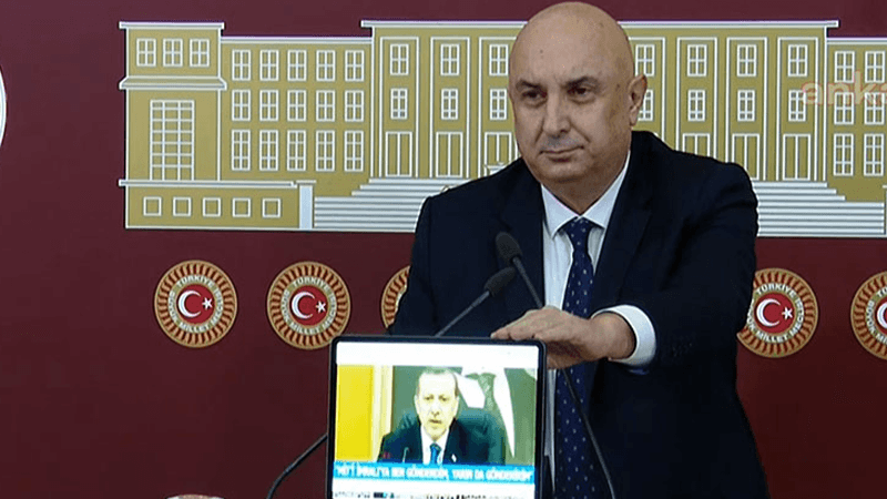 CHP'li Özkoç, TBMM'de Erdoğan videosunu izletti: Öcalan ile masaya oturdun mu oturmadın mı?