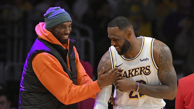 Kobe'nin LeBron'a hediye ettiği ayakkabıya 156 bin dolar