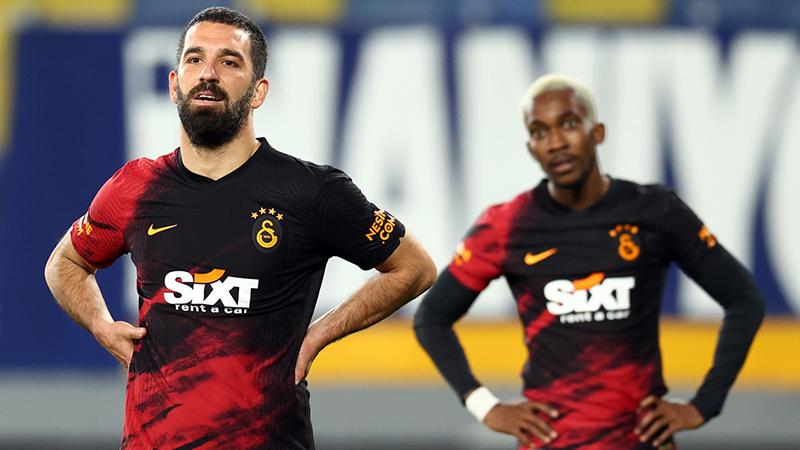 Arda Turan'dan hakemlere tepki: Bırakın bu işleri, biz bunları yemiyoruz