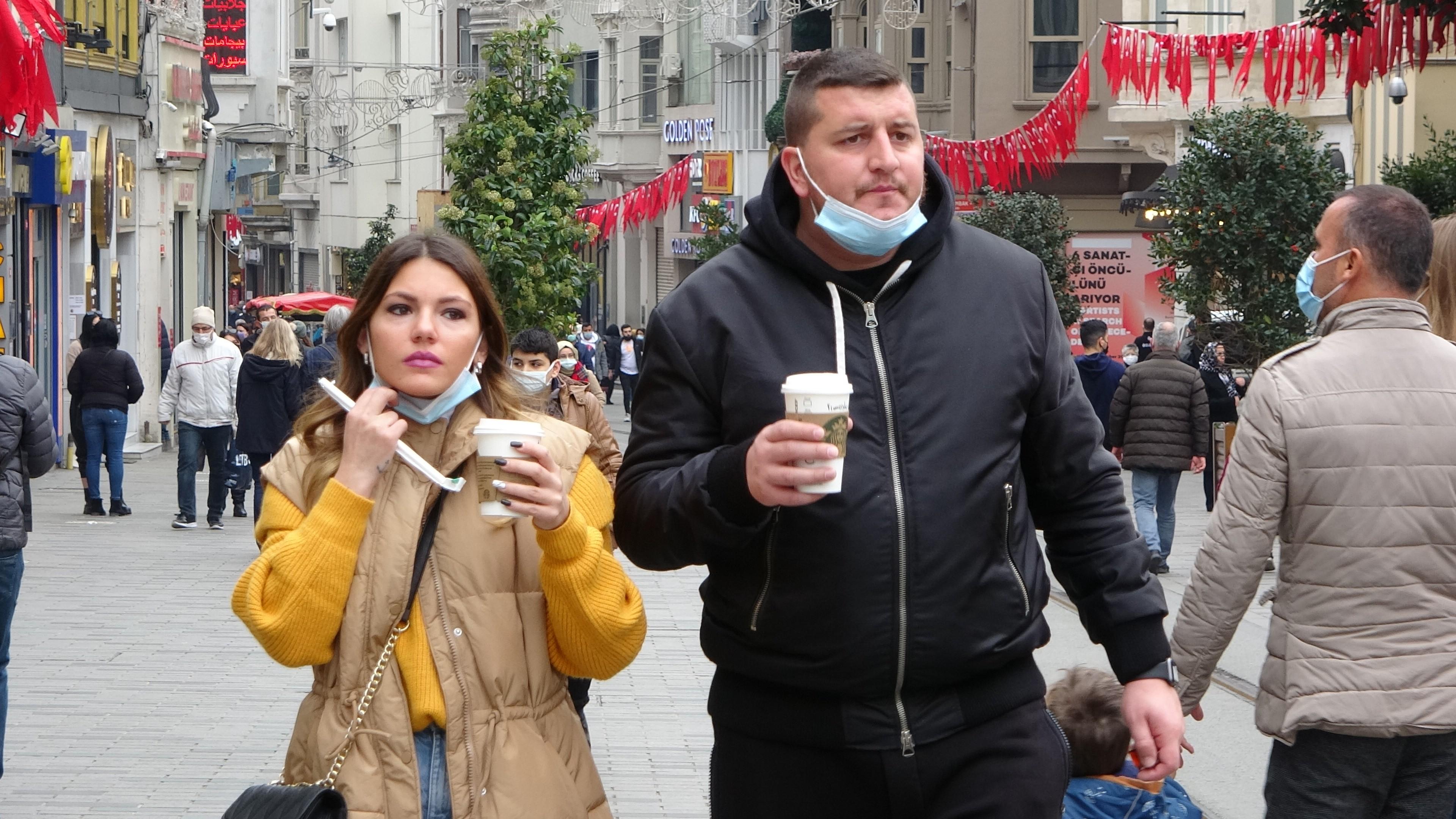 Kısıtlamasız ilk cumartesi gününde, İstiklal Caddesi'nde yoğunluk