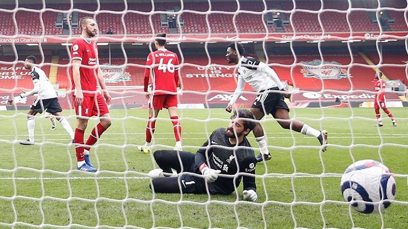 Fulham'a kaybeden Liverpool, evinde üst üste 6. yenilgisini aldı