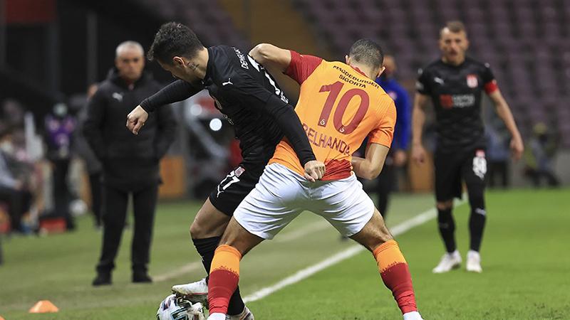 Younes Belhanda'dan zemin eleştirisi: Florya'daki antrenman sahamız bile buradan iyi