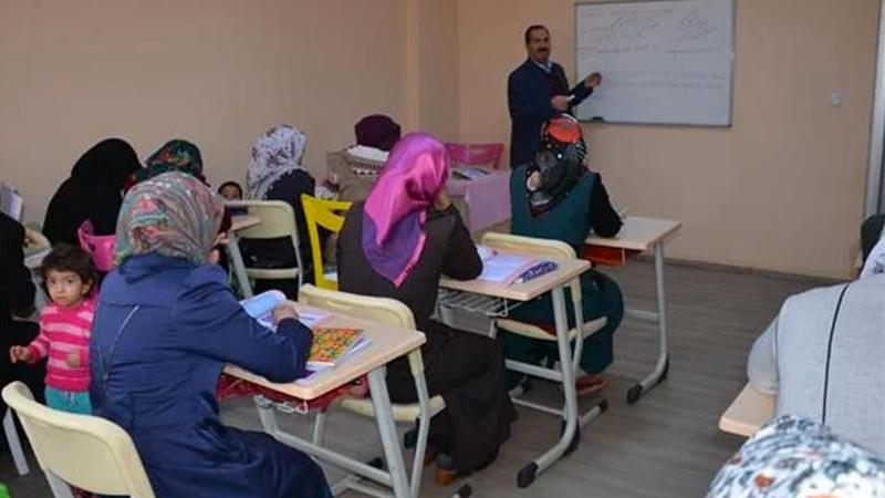 Türkiye'de 2,8 milyon kadın okuma yazma bilmiyor, 3 milyon kadın diplomasız