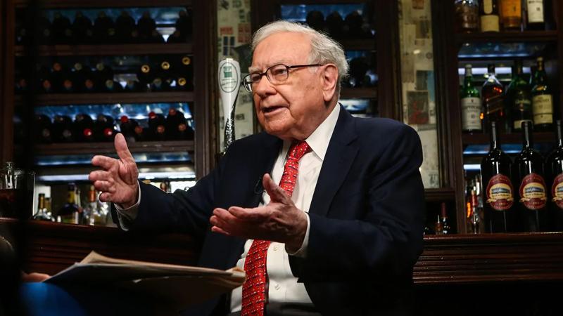 Warren Buffett, 90 yaşında 100 milyar dolarlık servete ulaştı