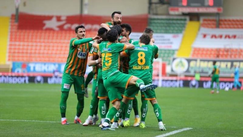 Alanyaspor, Antalyaspor'un 13 maçlık yenilmezlik serisini bitirdi