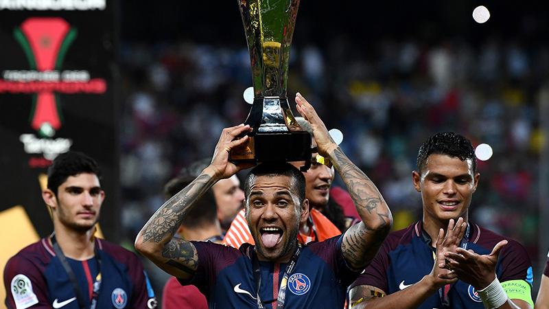 Kariyeri boyunca 41 kupa kazanan Dani Alves, 16 yıl sonra ilk kez bir sezonu kupasız tamamlayacak