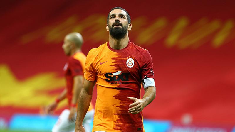 Arda Turan'dan gece yarısı ilginç paylaşım: Arabada cumartesi hayali kuran Arda yoklaması alırım