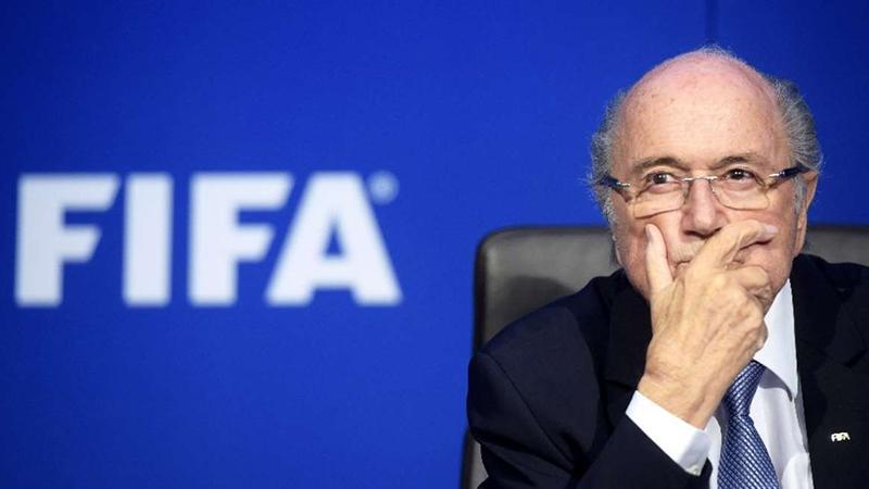 Eski FIFA Başkanı Sepp Blatter, futboldan 6 yıl 8 ay men edildi