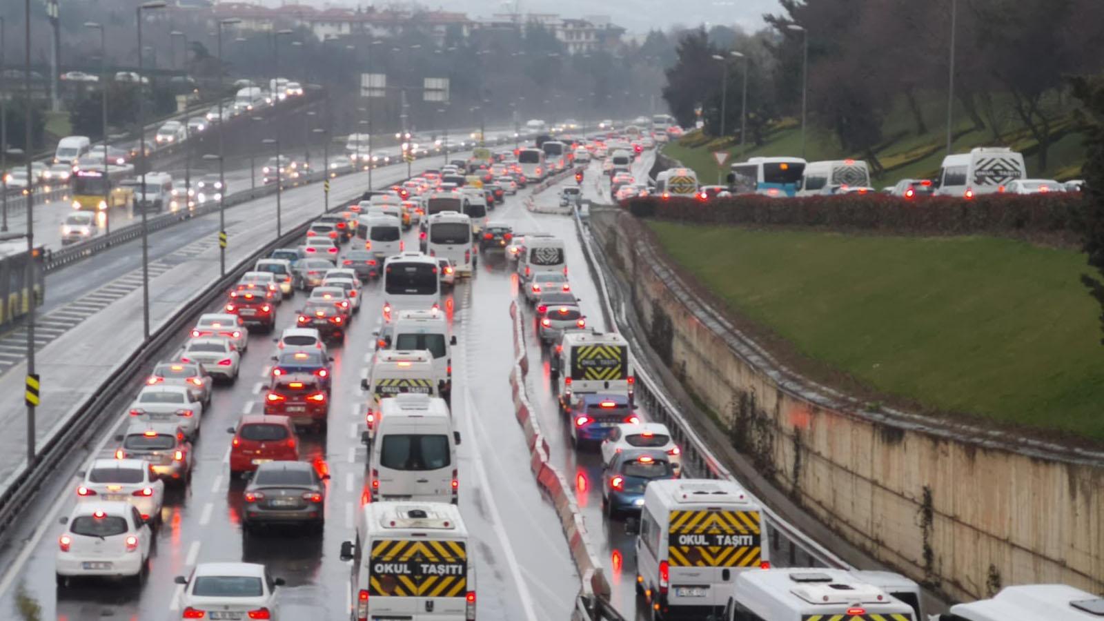 İstanbul'da trafiğe kar etkisi