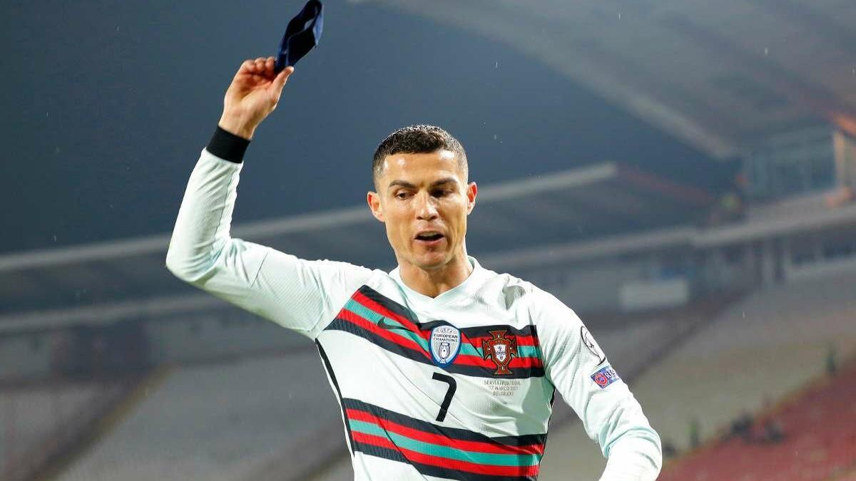 Portekiz'in attığı golü vermeyen hakem, soyunma odasına gidip Ronaldo'dan özür diledi 